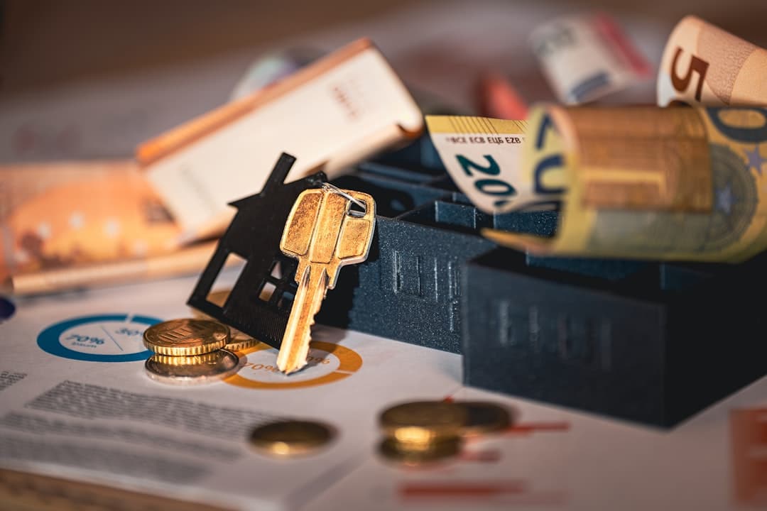 A close-up of a professional handshake over a table with house keys and documents, signifying a successful real estate agreement and trustworthy service.