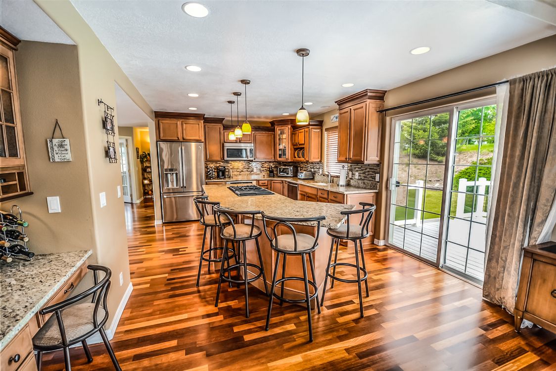 A bright, modern, and luxurious living room with clean lines and high-end furniture, representing the full-service, premium quality offered by a modern real estate model.